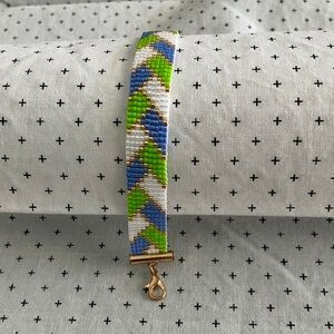 Delica Glass Beaded Bracelet Bright Green, Blue, White and Gold Tone NWOT